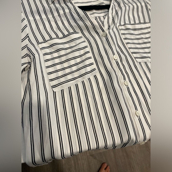 Express Striped Button-down blouse - Picture 4 of 6